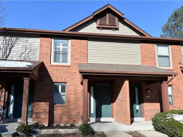 869 Forest Trace Dr, Chesterfield, MO