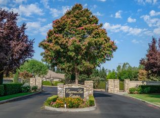 6733 E Carmalee Ln, Fresno, CA 93727