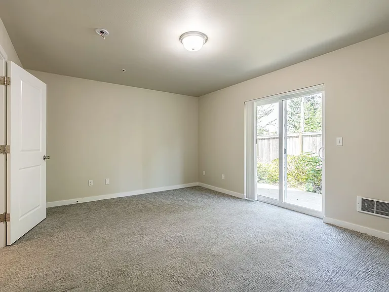 Modern 3 bedroom Townhomes with Garage — Photo 18