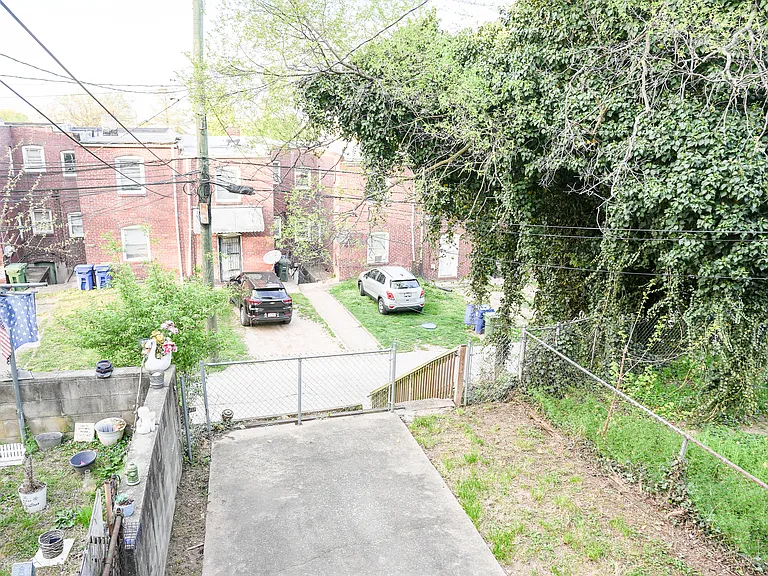 Monroe Cir — Photo 16
