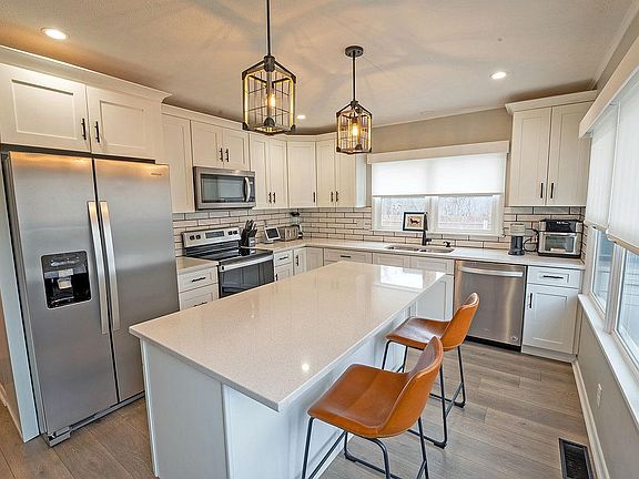 4th image of 5301 Evanston Ave
