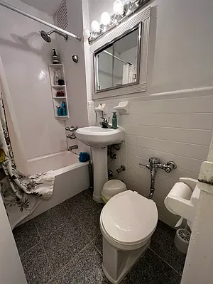 Rented by Salon Realty Corp | media 14