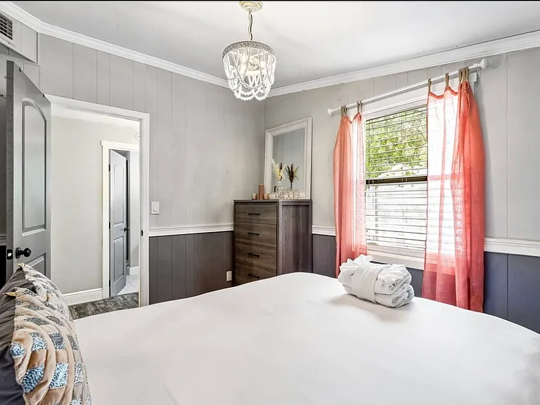 1010 E Knollwood St — Photo 11