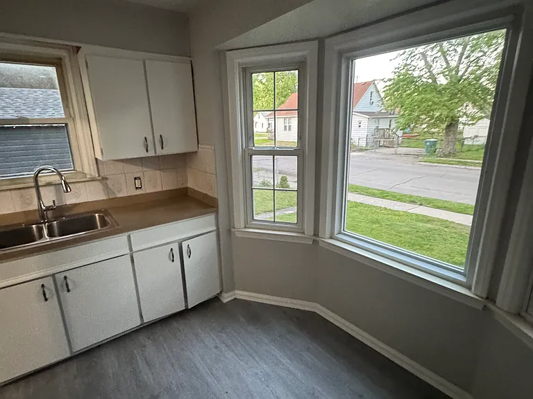 21935 Elmwood Ave — Photo 6