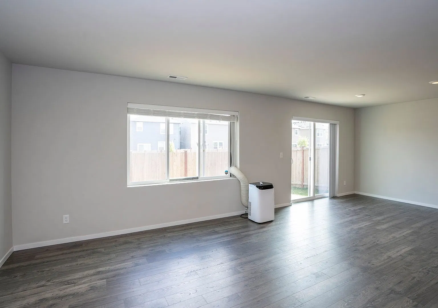 Beautiful 4-Bedroom Puyallup Home with Fenced Yard, Mt. Rainier Views & Modern Finishes — Photo 2