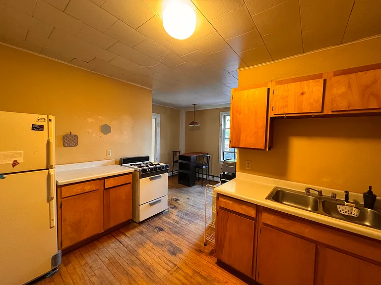 28 Mill St #4 — Photo 2