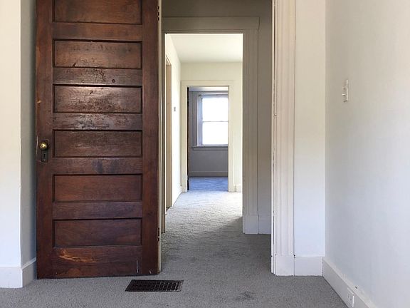 4th image of 1926 Bigelow St #3