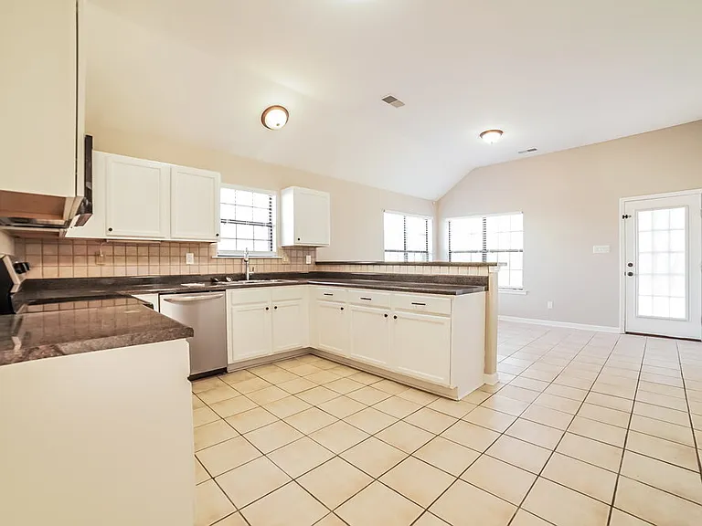 3800 Lake Village Cv — Photo 6