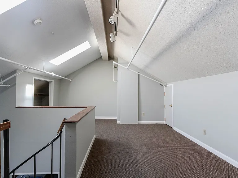 1712 W University Ave — Photo 12