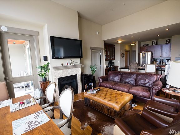 5th image of 1880 25th Ave NE APT 405