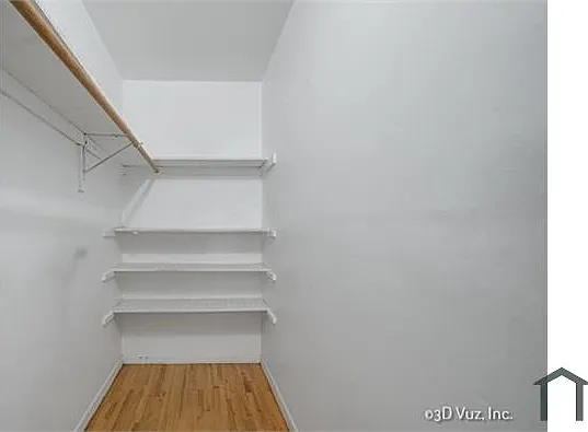 3 bed, 950 sqft, $3,972 — Photo 3