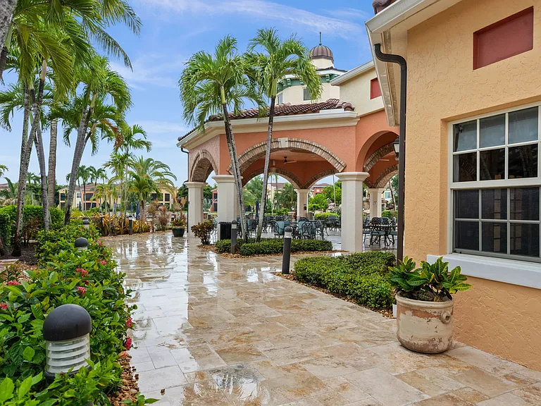 8641 Piazza Del Lago Cir #201 — Photo 34