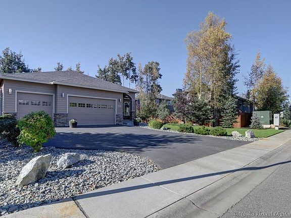 3rd image of 17450 Yellowstone Dr