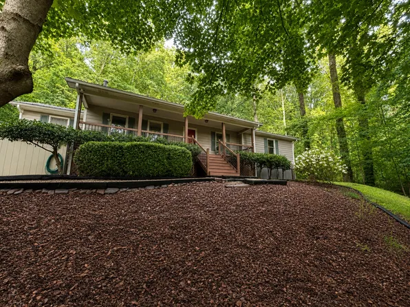 5059 Peach Mountain Cir, Gainesville, GA 30507
