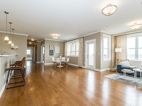 5th image of 24 Harbourside Dr Unit 313