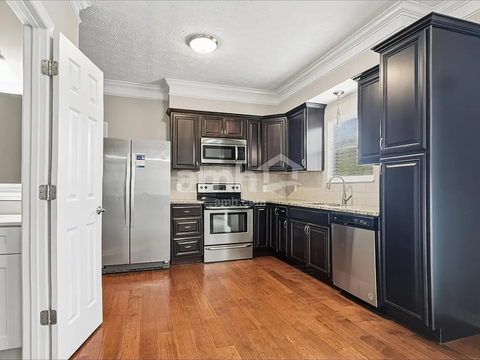 3 bed, 2.5 bath, 2184 sqft, $2,690 — Photo 4