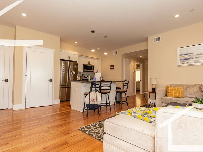 16 Glencoe St #2 — Photo 2