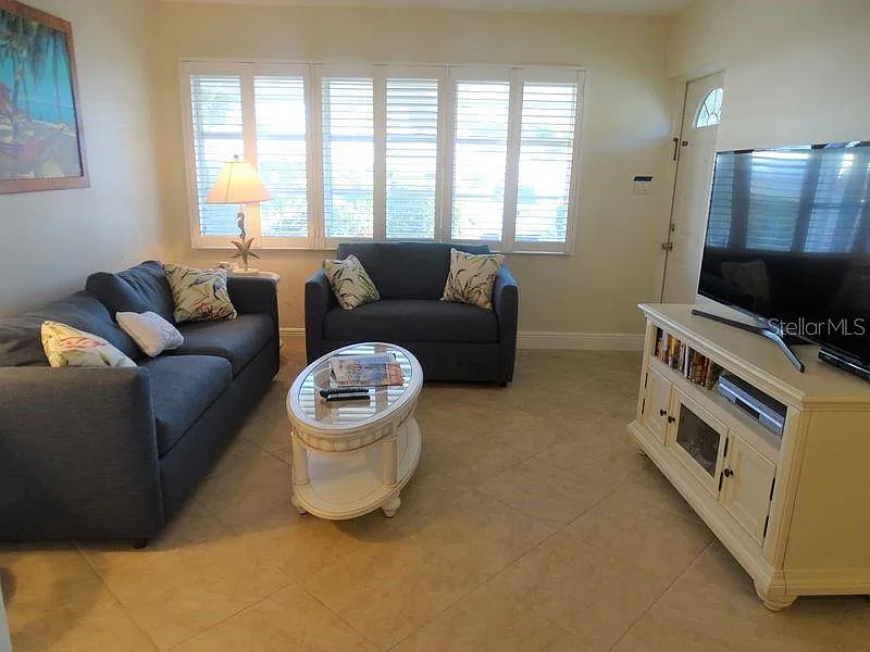 2 bed, 1.0 bath, 672 sqft, $8,370 — Photo 4