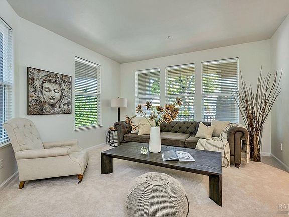 4th image of 43 Summerbrooke Circle