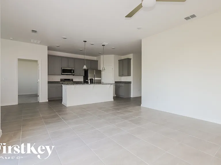 414 Reina Way — Photo 4