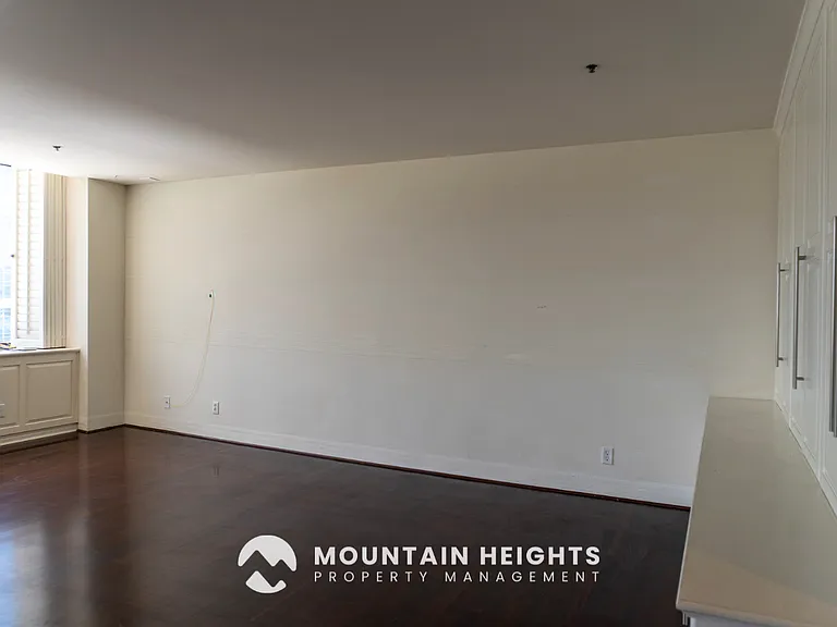 48 W Broadway #1-1708N — Photo 10