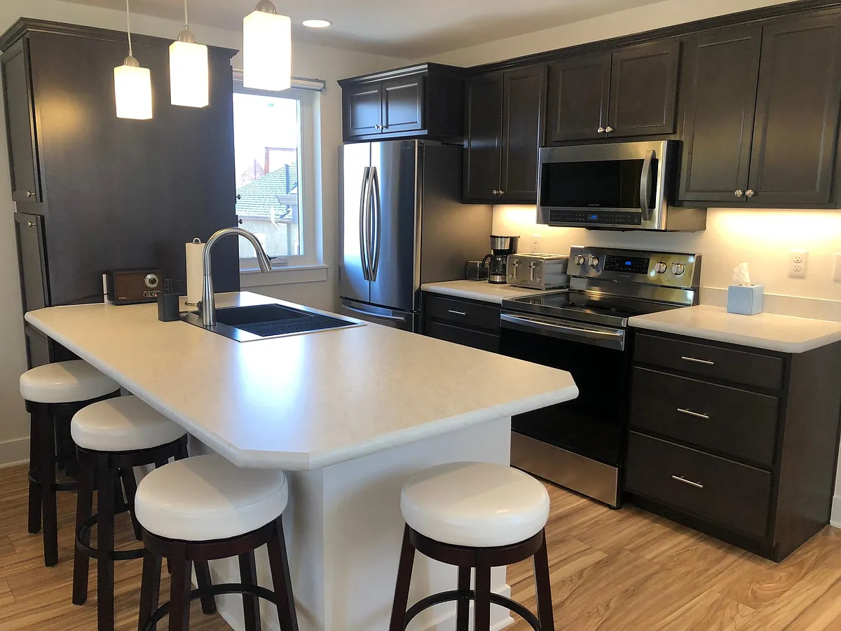Kitchen - 3639 1/2 N York St