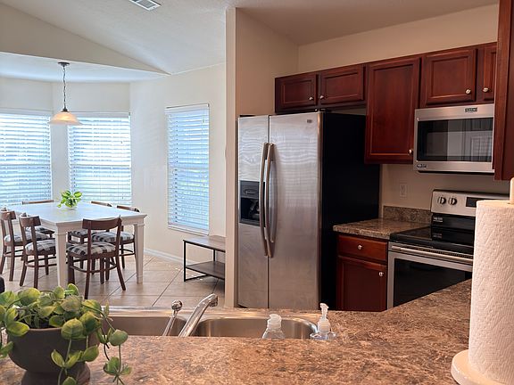 4th image of 749 Knightsbridge Cir