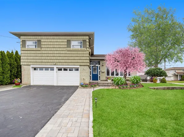 732 Bonnie Drive, Baldwin Harbor, NY 11510