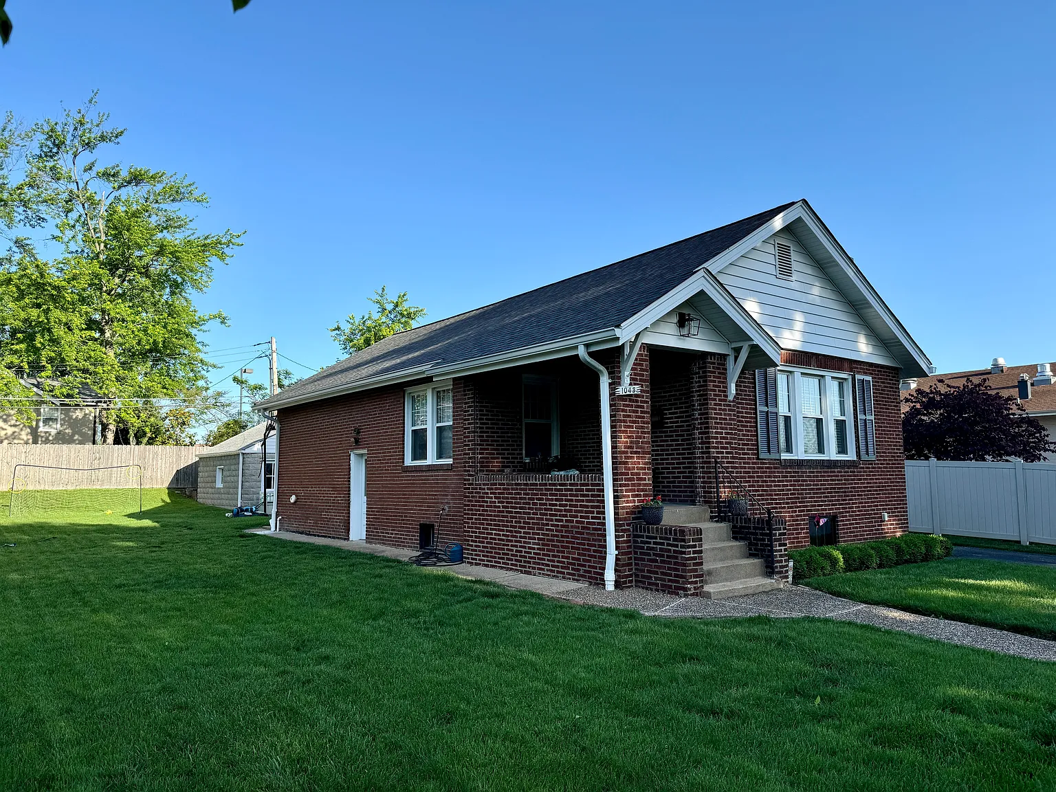1043 Curran Ave photo 1
