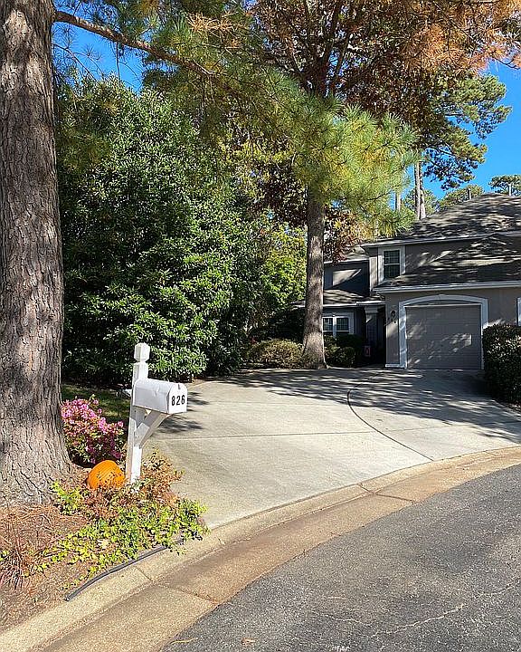 1st image of 826 E Willow Point Pl