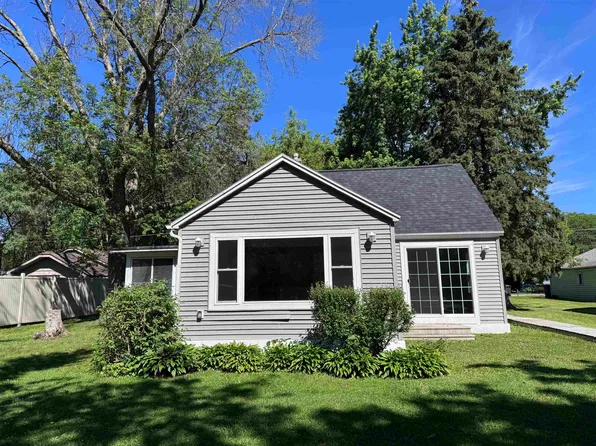 2953 Shadow Ln, Oshkosh, WI 54901