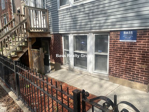 4th image of 1075 N Hermitage Ave APT 1R