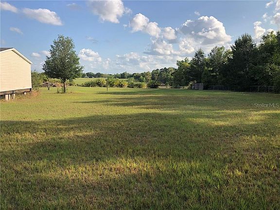 3rd image of 9056 Oak Circle Dr