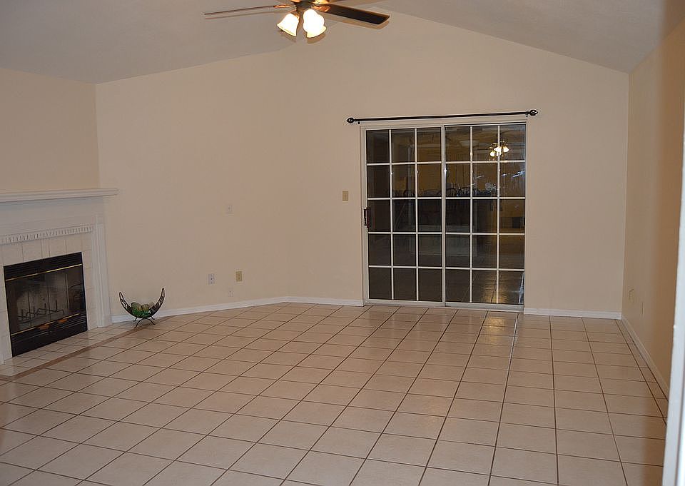 Open Family Room w/fireplace