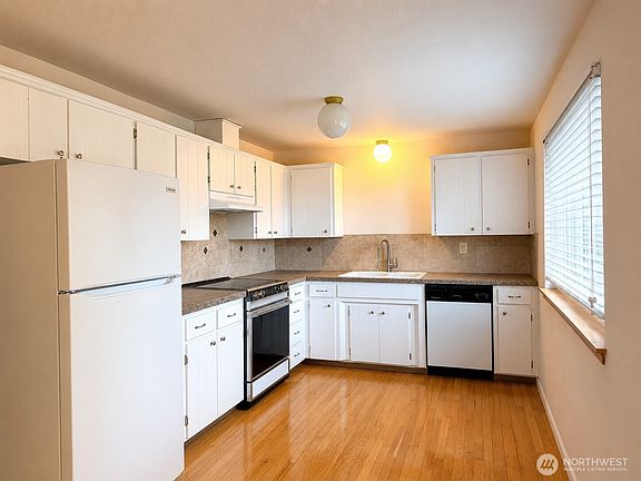 3rd image of 6206 N Viewmont Street