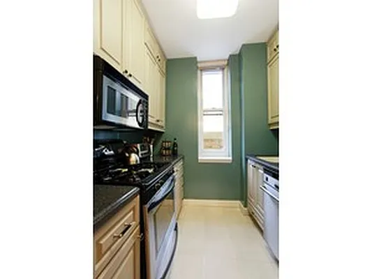 Sold by Corcoran | media 28