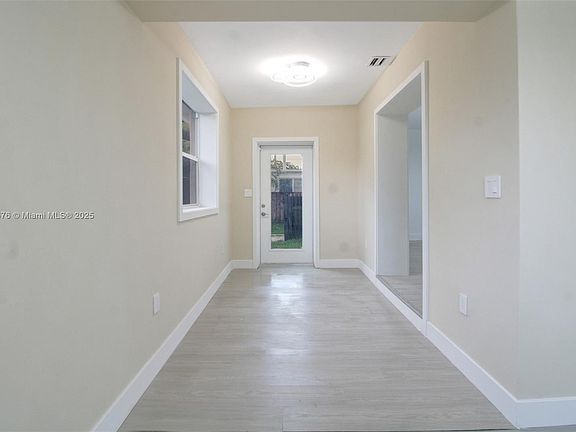 4th image of 1570 NE 142nd St