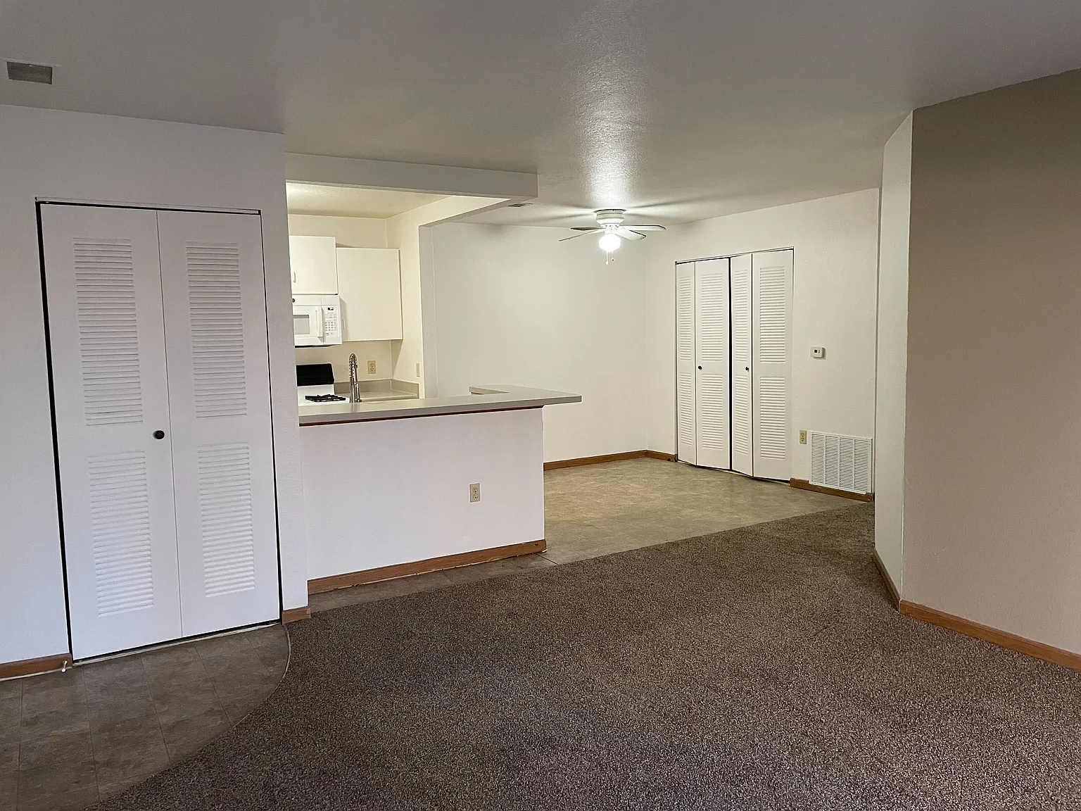 3 bed, $1,249 — Photo 2