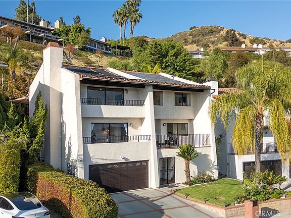 2nd image of 1350 E Tujunga Ave