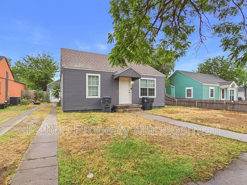 2 bed, 1.0 bath, 784 sqft, $950 — Photo 2