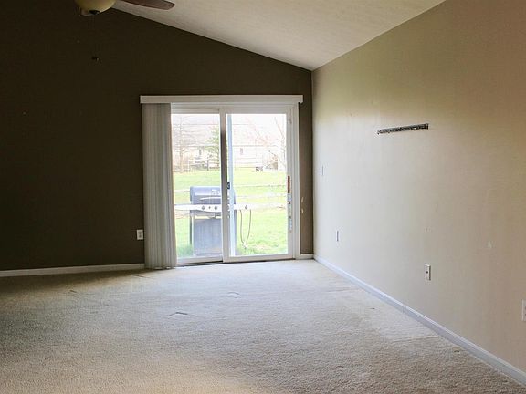 3rd image of 257 Hartford Ct