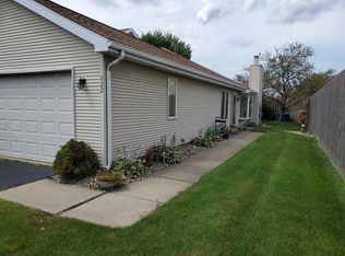 822 Spruce Ln, Schererville, IN 46375