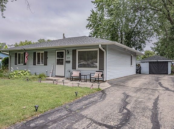 2nd image of 2311 Birchwood Ln