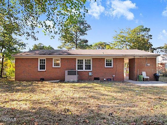 4th image of 127 Oak Circle Drive