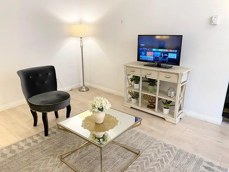 1228 S Saltair Ave #4 — Photo 6