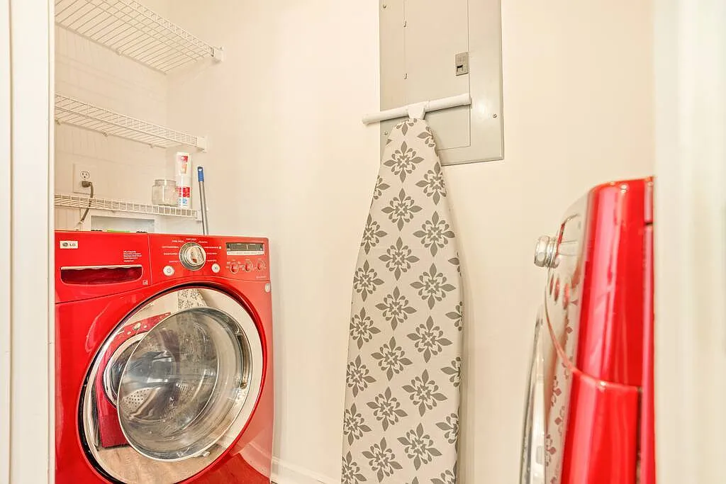 3 bed, $2,978 — Photo 3