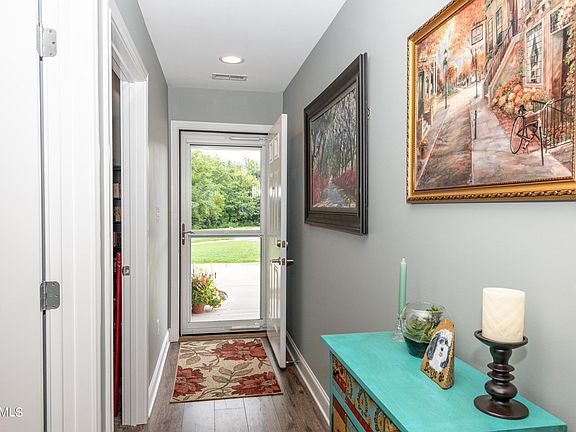 3rd image of 2781 Waters Place Dr