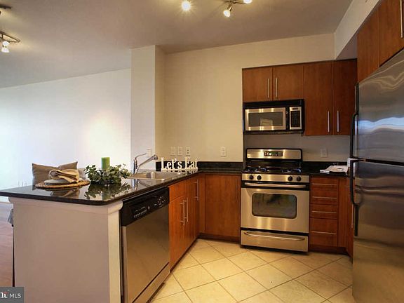 3rd image of 1021 N Garfield St APT 534