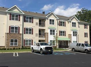 15 Stock Ct, Old Bridge, NJ 08857