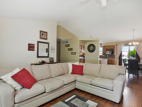 5th image of 521 Deerfield Cir